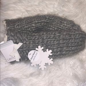 Knitted mittens